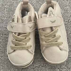 H & M Cream Kids Shoes with Gold Glittery Unicorn accents NWOT